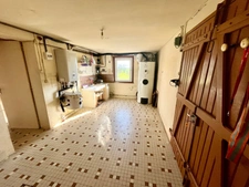 SAINT ETIENNE DE BRILLOUET 85210 EN CAMAPGNE ADORABLE FERMETTE 2/3 CHAMBRES AVEC HANGAR SUR 2500M²