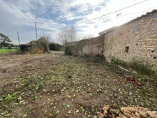 SAINT JEAN DE BEUGNE 85210 - LES MOTTES - MAISON A RENOVER EN PIERRES SUR 347M² A BATIR AU CALME ABSOLU