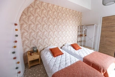 CHAVAGNES EN PAILLERS (85250) - LIEU D'EXCEPTION - ANCIENNE CHAPELLE RENOVEE 6 CHAMBRES SUR 900M² CLOS