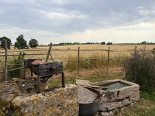 MARSAIS SAINTE RADEGONDE (85570) - ADORABLE MAISON DE PLAIN PIED EN PIERRES AVEC DEPENDANCES ET JARDIN