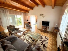 LUCON (85400) - CENTRE IMMEDIAT - MAISON FAMILIALE 3/4 CHAMBRES AVEC PISCINE ET SPACIEUSES DEPENDANCES