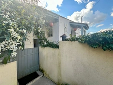NALLIERS 85370 CHEVRETTE ADORABLE MAISON PLAIN PIED ENTIEREMENT RENOVEE AVEC TERRASSE ET PARKING