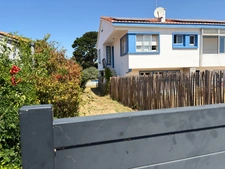 BRETIGNOLLES SUR MER 85 -AUX ENCHERES- A 800M DES PLAGES PARCELLE DE TERRAIN AVEC PISCINE 542M² A BATIR
