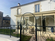 PEAULT AU CALME ABSOLU MAISON EN PIERRES RENOVEE BOURREE DE CHARME AVEC VERANDA TERRASSE ET JARDIN