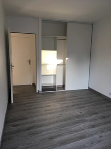 LUCON COEUR DE VILLE MAISON EN PIERRES PARFAITEMENT RENOVEE 3 CHAMBRES ET COUR AVEC LOCATAIRE EN PLACE