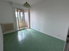 LA ROCHE SUR YON (85000) APPARTEMENT T2 / 53 M² AVEC LOGGIA CAVE ET STATIONNEMENT PRIVATIF AU 3EME SUR 3