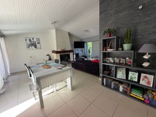 SAINT-JEAN-D'HERMINE (85) - COEUR DE VILLAGE AU CALME - ADORABLE VILLA PLAIN PIED 4 CHAMBRES SUR 1177M²