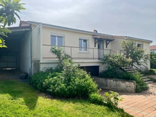 SAINTE HERMINE 85210 CALME ABSOLU AGREABLE MAISON SUR SOUS SOL COMPLET AVEC VERANDA SUR 1000M² CLOS