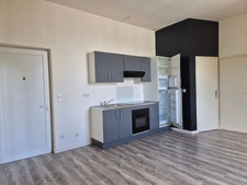 LUCON 85400 COEUR DE VILLE PROCHE TOUTES COMMODITES A PIED APPARTEMENT T2 LUMINEUX SANS EXTERIEUR