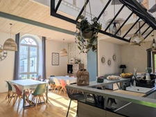 CHAVAGNES EN PAILLERS (85250) - LIEU D'EXCEPTION - ANCIENNE CHAPELLE RENOVEE 6 CHAMBRES SUR 900M² CLOS