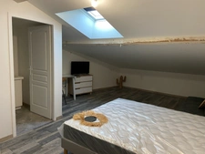 LUCON COEUR DE VILLE GRAND CONFORT SPACIEUSE CHAMBRE MEUBLEE CHARGES COMPRISES AVEC CUISINE COMMUNE
