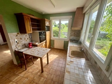 SAINTE HERMINE 85210 CALME ABSOLU AGREABLE MAISON SUR SOUS SOL COMPLET AVEC VERANDA SUR 1000M² CLOS