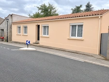 SAINT AUBIN LA PLAINE COEUR DE VILLAGE LONGERE EN PIERRES RENOVEE 4 CHAMBRES AVEC DEPENDANCE ET JARDIN