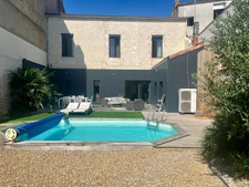 LUCON (85) COEUR DE VILLE MAISON DE CHARME ET DE CARACTERE AVEC PISCINE ET ANNEXE + 5 LOCATIFS OCCUPES
