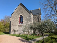 CHAVAGNES EN PAILLERS (85250) - LIEU D'EXCEPTION - ANCIENNE CHAPELLE RENOVEE 6 CHAMBRES SUR 900M² CLOS