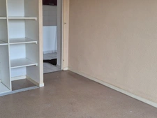 LUCON PROCHE COMMERCES ET LYCEES AGREABLE APPARTEMENT REZ DE JARDIN 50 M² / 2 CHAMBRES AVEC COURETTE