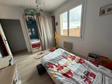 TRIAIZE (85) A 15 MINUTES DES PLAGES SEULEMENT MAISON EN PIERRES RENOVEE AVEC GRANGE SUR 1100M² CLOS