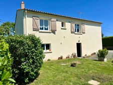 LES MAGNILS REIGNIERS 85400 ADORABLE MAISON SUR SOUS SOL COMPLET 4 CHAMBRES SUR 2732 M² A BATIR