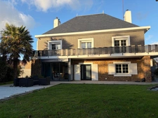 LUCON (85) COEUR DE VILLE AGREABLE MAISON ART DECO 6 CHAMBRES AVEC PISCINE ET ANNEXES SUR 1296M² CLOS
