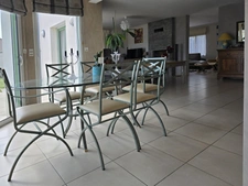 LUCON (85) QUARTIER DES HALLES VILLA GRAND CONFORT 5 CHAMBRES AVEC PISCINE ET ANNEXES SUR 1137M² CLOS