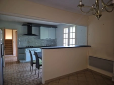 LAIROUX (85) MAISON SUR DEMI SOUS SOL A RENOVER AVEC VERANDA PISCINE ET MAISON D'AMIS SUR PARC CLOS