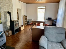 LE LANGON (85) 10 MIN DE FONTENAY LE COMTE AGREABLE MAISON EN PIERRES AVEC DEPENDANCES ET TERRAIN CLOS