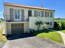 LES MAGNILS REIGNIERS 85400 ADORABLE MAISON SUR SOUS SOL COMPLET 4 CHAMBRES SUR 2732 M² A BATIR