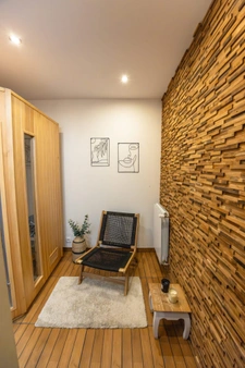 CHAVAGNES EN PAILLERS (85250) - LIEU D'EXCEPTION - ANCIENNE CHAPELLE RENOVEE 6 CHAMBRES SUR 900M² CLOS