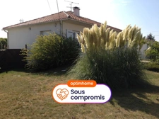 LAIROUX 85400 VILLA CONTEMPORAINE 4 CHAMBRES AVEC PISCINE GARAGE ET JARDIN PAYSAGE ENTIEREMENT CLOS