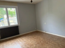 FONTENAY LE COMTE (85200) - CENTRE VILLE - APPARTEMENT DUPLEX RENOVE 3 CHAMBRES AVEC BALCON ET ANNEXES