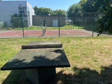 LUCON QUARTIER SUPER U AU CALME MAISON APPARTEMENT MEUBLE 2 CHAMBRES AVEC TERRAIN TENNIS ET JARDINET