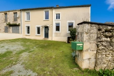 LA CAILLERE SAINT HILAIRE 85410 CHARMANTE MAISON DE VILLAGE RENOVEE 4 CHAMBRES AVEC ANNEXES SUR 500M²