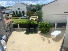 LA FAUTE 400M DES PLAGES IMMEUBLE 11 APPARTEMENTS AVEC TERRASSES ET 2 LOCAUX LOUES A FORTE RENTABILITE