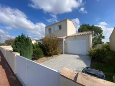 SAINT MICHEL EN L'HERM (85) AU CALME ET A 5 MIN DES PLAGES VILLA 2011 GRAND CONFORT 3 CHAMBRES SUR 600M²