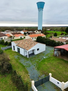 SAINT CYR EN TALMONDAIS (85) A 15 MIN DES PLAGES VILLA PLAIN PIED GRAND CONFORT 3 CHAMBRES HANGAR JARDIN