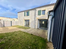 NIEUL SUR MER (17137) A 10 MIN DE LA ROCHELLE CHAI RENOVE BOURRE DE CHARME ET GRAND CONFORT AVEC JARDIN