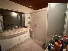 PUYRAVAULT (85) A 20 MINUTES DE LA ROCHELLE AUTHENTIQUE LONGERE EN PIERRES A RAFRAICHIR SUR 333 M² CLOS