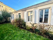 LUCON QUARTIER MARCHE COUVERT CHARMANTE MAISON EN PIERRES RENOVEE DE PLAIN PIED AVEC JARDIN ET CAVE
