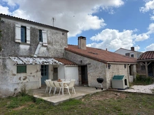 SAINTE GEMME LA PLAINE (85400) ADORABLE MAISON EN PIERRES 4/5 CHAMBRES AVEC DEPENDANCE ET JARDIN CLOS