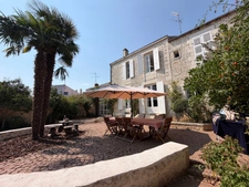 LUCON (85)- COEUR DE VILLE - DEMEURE BOURGEOISE XIX D'EXCEPTION 5 CHAMBRES AVEC PISCINE SUR PARC 1440M²