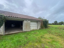 LA CHAPELLE ACHARD 85150 EN RASE CAMPAGNE ADORABLE FERMETTE A RAFRAICHIR AVEC GRANGE ET JARDIN