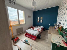 TRIAIZE (85) A 15 MINUTES DES PLAGES SEULEMENT MAISON EN PIERRES RENOVEE AVEC GRANGE SUR 1100M² CLOS
