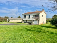 LUCON 85400 AU CALME ET PROCHE TOUTES COMMODITES AGREABLE MAISON 4 CHAMBRES AVEC ANNEXE SUR 1000M²