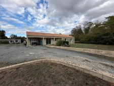 L'HERMENAULT (85)-VUE CAMPAGNE- VILLA PLAIN PIED GRAND CONFORT 3 CHAMBRES AVEC DEPENDANCES SUR 3148M²
