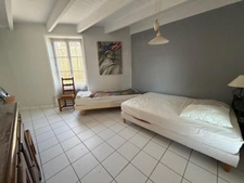 SAINT MICHEL EN L'HERM (85) 10 MIN DES PLAGES AGREABLE MAISON EN PIERRE POSSIBILITE 2 GITES AVEC JARDIN
