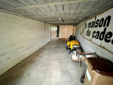 LUCON 85400 PROXIMITE ZONE COMMERCIALE LECLERC AGREABLE MAISON SEMI PLAIN PIED AVEC ANNEXES SUR 3000M²