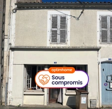 LUCON (85) PROCHE CATHEDRALE ET PISCINE MAISON DE VILLE 4 CHAMBRES AVEC COURETTE A RENOVER A PRIX FOU
