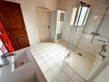 LUCON (85400) - CENTRE IMMEDIAT - MAISON FAMILIALE 3/4 CHAMBRES AVEC PISCINE ET SPACIEUSES DEPENDANCES