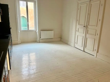 LUCON QUARTIER MARCHE COUVERT CHARMANTE MAISON EN PIERRES RENOVEE DE PLAIN PIED AVEC JARDIN ET CAVE