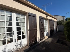 LES MAGNILS REIGNIERS (85) - BEUGNE L'ABBE - ENSEMBLE IMMOBILIER COMPOSE DE 2 MAISONS GARAGE SUR 452M²